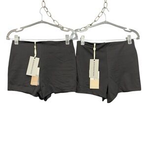 BongBang Basic Black Mini Shorts Minimalist Zip Back Women’s Size M NWT